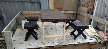табуретки: Комплект стол и стулья Новый