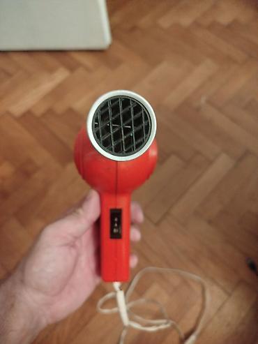 Fenovi za kosu: Retro stari fen sa kosu vintage.
Ispravan — 12