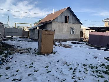 Продажа коттеджей и домов: Продается дом 80 кв/м 4 сотки, имеется вода, свет, канализация — 4