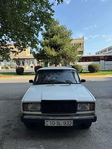 4 qapılı niva satilir: Salalam barter olunur sedan maşınla — 1