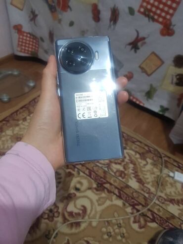 нашли телефон: Tecno Spark 10C, түсү - Боз