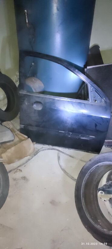 дверь на мазду: Эшик Алдыңкы оң Ford, Колдонулган