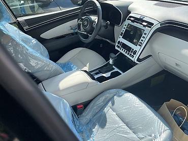 Hyundai sedan salonu – müasir və funksional interyer - İki rəngli