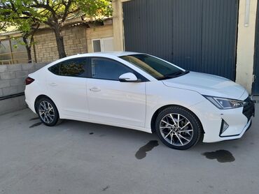 Легковой транспорт: Сдаю в аренду: Легковое авто, Под такси