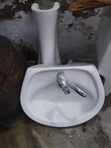 keramik: Pilləli dayaqla birlikdə keramik əl-üz yuma qabı (lavabo) - Material — 1