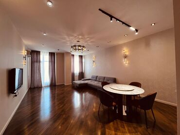 аренда квартир почасово: 🏙️ Mərkəzdə, Prestijli Yeni Tikilidə 3 otaqlı mənzil satılır! 📍 Bülbül