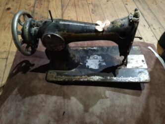 Heykəlciklər: Başlıq: Çox çox köhnə paltar tikən aksesuar kimi işlətmək olar