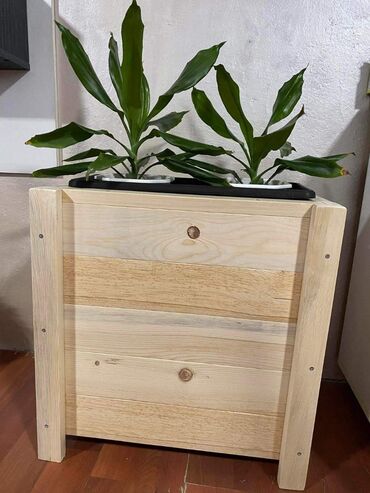 Police: 4500rsd lakirane bezjonim lakom
4.800rsd u bojama po izboru — 2