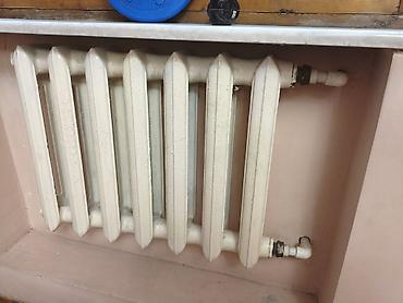 su radiatoru ev: Atapleni – 7 bölməli, divar nişində quraşdırıla bilən model. Su ilə — 2