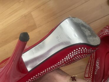 Tuflilər: Hamsi xaricden alinib.39,5/40 razmer Qırmızı və qara yüksək dabanlı — 3