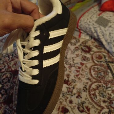 Krossovka ve ketlər: Adidas, Ölçü: 38.5, rəng - Qara, Yeni lalafo.az -da Krossovka ve ketlər: Adidas, Ölçü: 38.5, rəng - Qara, Yeni