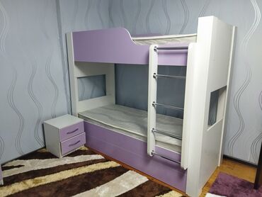 двухъярусная кровать со столом и шкафом внизу: Двухъярусная Кровать, Б/у