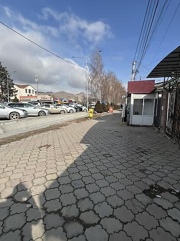 Навесы: Продаётся участок в центре Чолпон-Аты, первая линия, напротив мэрии — 7