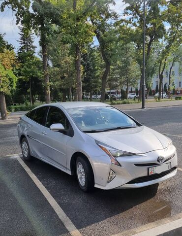 вмятина: Toyota Prius: 2017 г., 1.8 л, Вариатор, Гибрид, Хэтчбэк