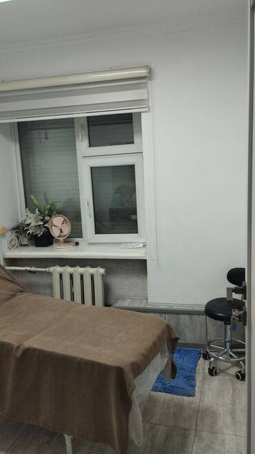аренда салон кросоты: Сдаю кабинет в салоне красоты. подойдёт для косметологов, перманентный