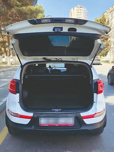 man sat: Kia Sportage: 2 l | 2011 il Ofrouder/SUV — 8