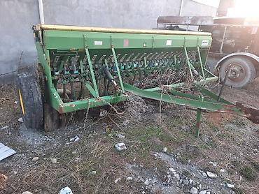 kənd təsərrufatı maşınları: Toxum səpən yenisi 4500, köhnesi 2500 Mərdanə 4500 gübre səpən 500 — 4