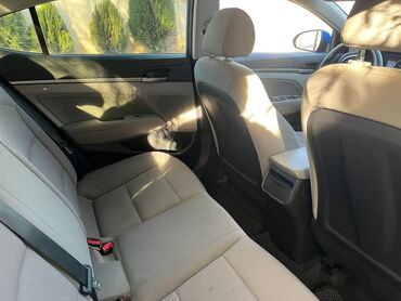 Hyundai: Hyundai Elantra: 2 l | 2017 il Sedan — 11