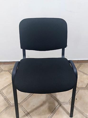 Qara rəngli yığınlana bilən ofis/konfrans stulları - Sadə və lalafo.az -da Qara rəngli yığınlana bilən ofis/konfrans stulları - Sadə və
