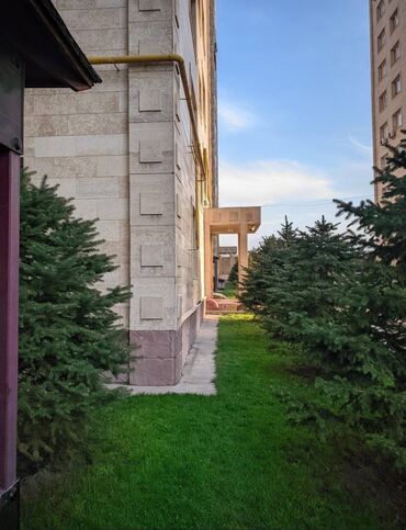 номера в иссык куле: 3 бөлмө, 88 кв. м, Элитка, 10 кабат, Дизайнердик ремонт
