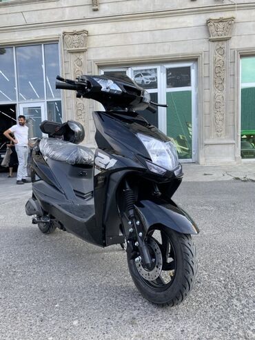 Giroskuterlər: Elektrikli skuter – şəhər içi rahat və səssiz hərəkət üçün