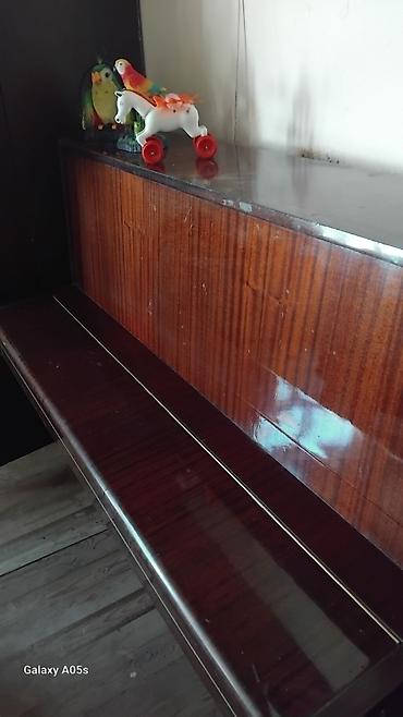 piano gallery: Açılan qapaqlı, laklı taxtadan hazırlanmış pianino/kabinet tipli — 1