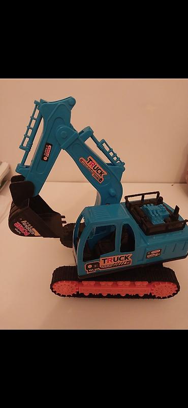 oyuncaq kamaz type 1: Uşaq oyuncağı – ekskavator - Rənglər: mavi gövdə, qara vedrə və — 1