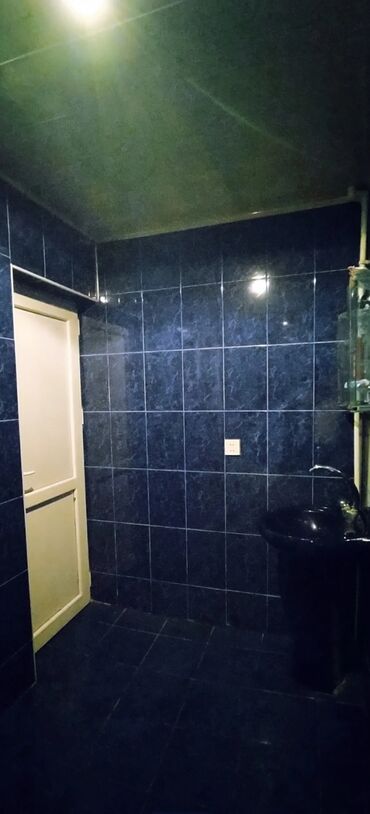 Otaqların uzunmüddətli kirayəsi: Geniş və işıqlı zal icarəyə təqdim olunur. Xüsusiyyətlər: - Açıq — 10