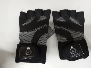 вратарские перчатки для футбола: Тренировпчные перчатки