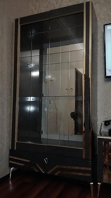 Şüşəli dolab vitrini, İşlənmiş