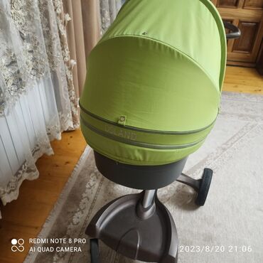 удобные коляски для новорожденных: Коляска, цвет - Зеленый, Б/у