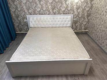 Кровати: Двуспальная кровать, Б/у, С матрасом, длина - 200 см — 1