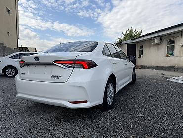 corolla 2004: Toyota Corolla: 2022 г., 1.8 л, Гибрид, Седан — 5