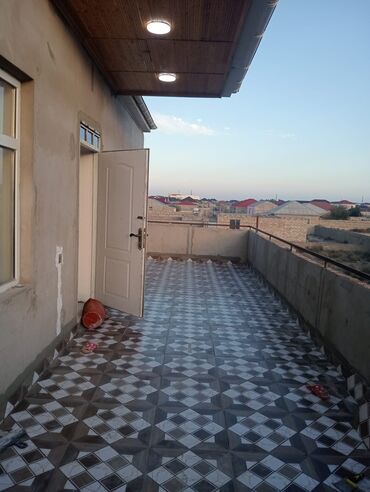 Həyət evləri və villaların satışı: 2 mərtəbəli həyət evi - Ümumi görünüş: Daş hasarla əhatələnmiş həyət — 6