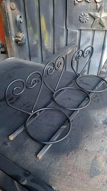 dibçekde güller: Dəmir divar üçün dekorativ güldan asqısı və balkon qızılqabağı - — 3