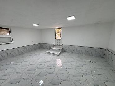 Kommersiya daşınmaz əmlakının satışı: Satilir Xüsusiyyətlər: - Tək otaqlı geniş zal, mərmər naxışlı kafel — 3