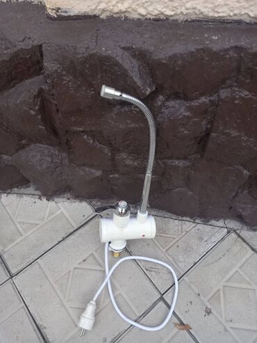 проточный бойлер: Проточный электрический водонагреватель с гибким изливом — это