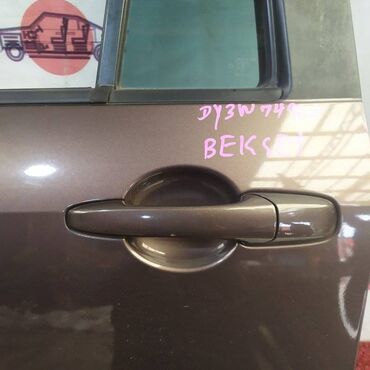 машина сузуки: Задняя левая дверная ручка Mazda