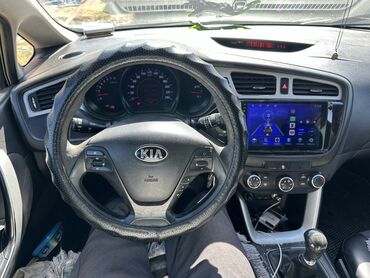 Kia: Kia Ceed: 2015 г., 1.4 л, Механика, Бензин, Универсал