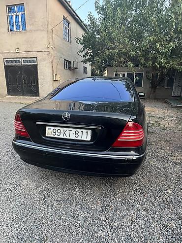 mini cooper kreditle: Mercedes-Benz S-Class W220, qara rəng, sedan kuzov. Xarici — 2