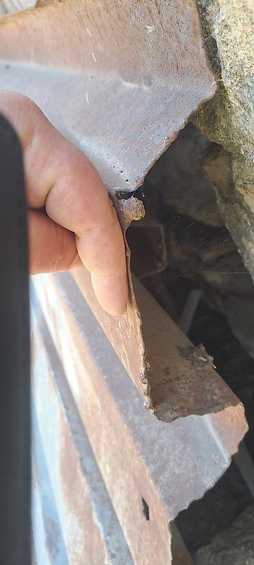 hasar dəmir: Salam uzunlugu birinin 4.88 digerinin 4.50 eni 90 olan iki eded metal — 1