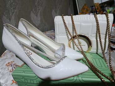 теке медовая паста: Tuflilər, Charles&Keith, Ölçü: 38, rəng - Ağ, Yeni
