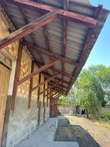 продаю дом ново покровка и лебединовка: В аренду срочно сдается 2 складских помещения, территория охраняемая
