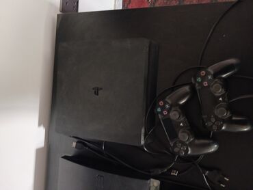 hard disk notebook: Qara rəngdə, yığcam dizaynlı PlayStation 4 konsolu iki ədəd uyğun