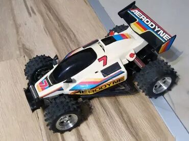 Igračke: 1. Formula 1 nema daljinski Crno Siva 44 x 18 cm 2. Formula crvena — 13