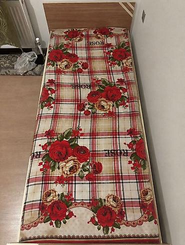 tek neferlik çarpayı: Tek nəfərlik taxta çarpayı və matras - Ölçü: təxmini 90x190 sm (tək — 2