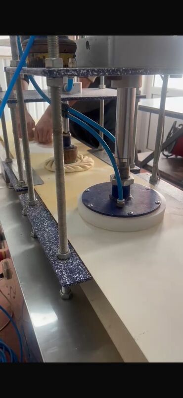 Тандыры: Срочно продаю 
 Станок для хлеба с мощный компрессором — 6