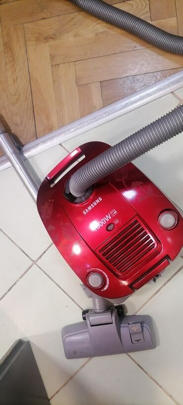 Klasični usisivači: Usisivač SAMSUNG 1600w na papirnu kesu kompletan dobar
Mirjevo na lalafo.rs — 8 Klasični usisivači: Usisivač SAMSUNG 1600w na papirnu kesu kompletan dobar
Mirjevo — 8