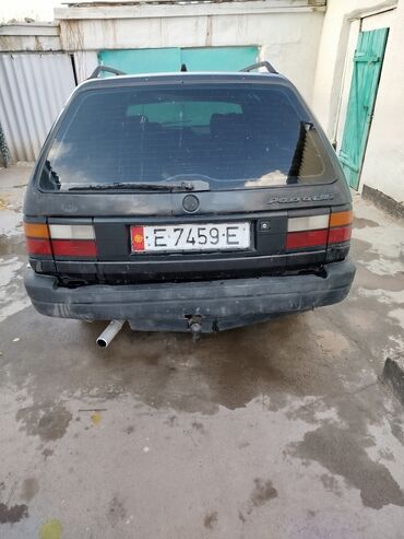 автомобили ош: Volkswagen Passat: 1991 г., 1.8 л, Механика, Бензин, Универсал