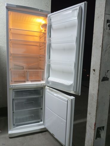 Холодильники: Холодильник Indesit, Б/у, Двухкамерный, 60 * 185 *